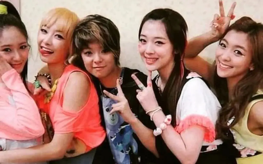 【2026.1.17】张凌赫比王鹤棣还厉害？陈哲远和梁洁在一起过？鞠婧祎跟公司到底咋回事？金晨情商很高？宋茜和之前女团关系？  第5张