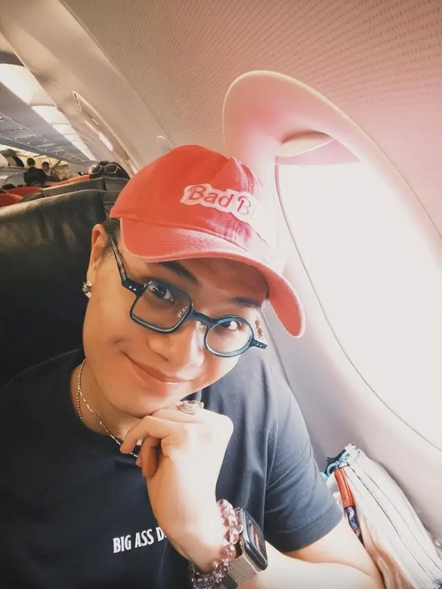 香港知名女星侄子疑出柜，依偎俊男怀抱，高调宣布找到他的许志安  第9张