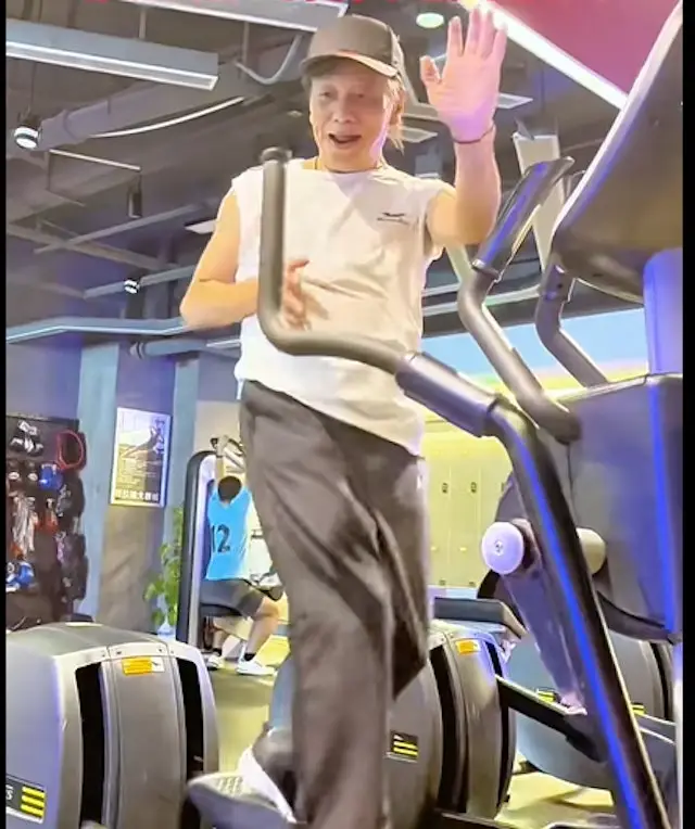 突传死讯，香港武打男星离世，前几月还神采奕奕接受采访，两个角色深入人心  第3张