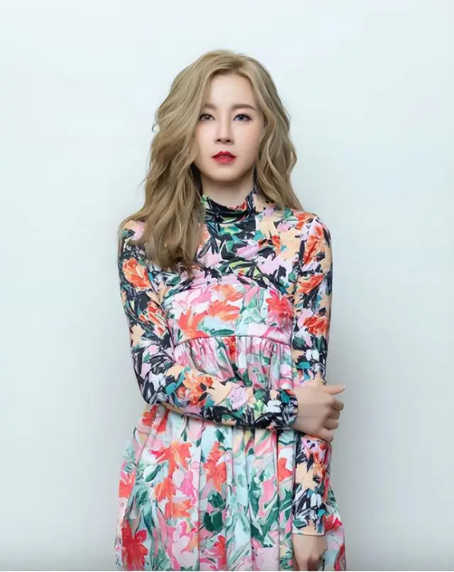 香港知名女星身家暴涨，发文鼓励女性，炮轰有一类男人无能  第3张