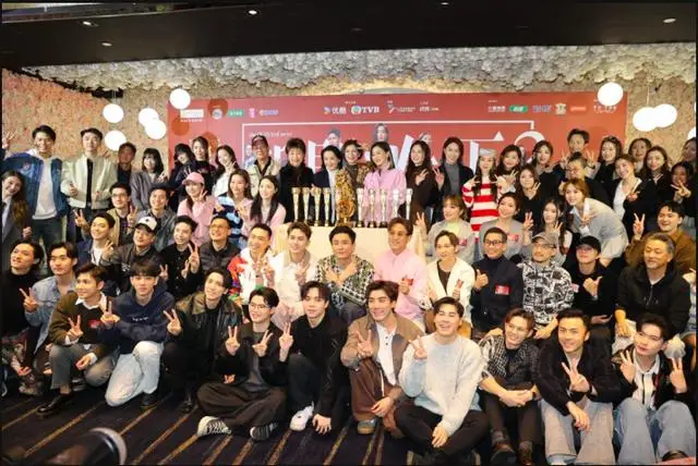 《新闻女王2》横扫10奖庆功，第三部有戏？佘诗曼想做杀手  第1张