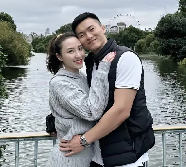 恭喜！赌王千金和新男友热恋中，和月薪8万消防员未婚夫低调分手  第6张