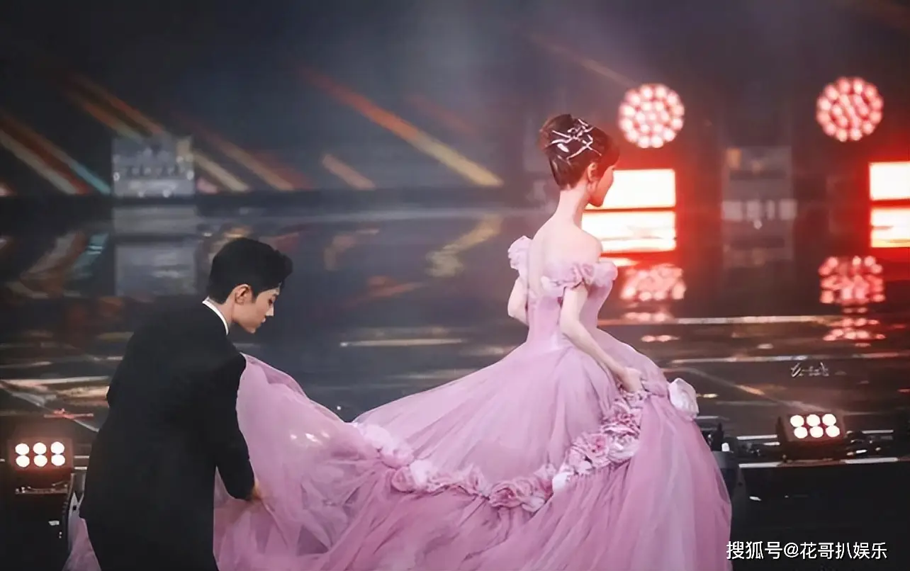 杨紫娱乐八卦-网传肖战杨紫吃火锅见家长,圈内人士辟谣杨紫娱乐八卦 第6张 杨紫娱乐八卦-网传肖战杨紫吃火锅见家长,圈内人士辟谣杨紫娱乐八卦 第6张