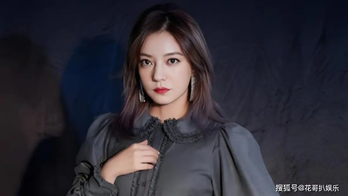 赵大眼凌晨突袭直播间露脸，妆容精致却因黑屏被秒封  第1张