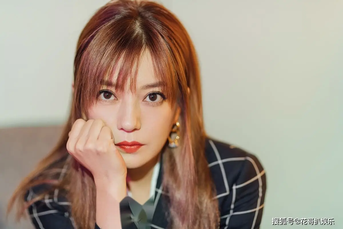 赵大眼凌晨突袭直播间露脸，妆容精致却因黑屏被秒封  第11张