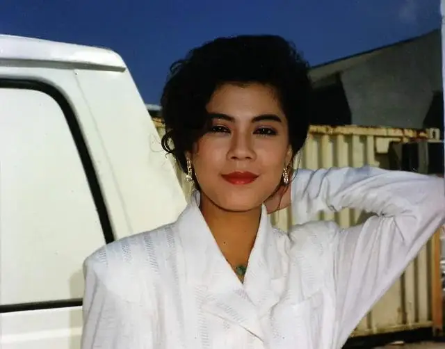 香港知名女星拒绝复出,经历严重车祸,不整容不医美至今单身 第8张 香港知名女星拒绝复出,经历严重车祸,不整容不医美至今单身 第8张