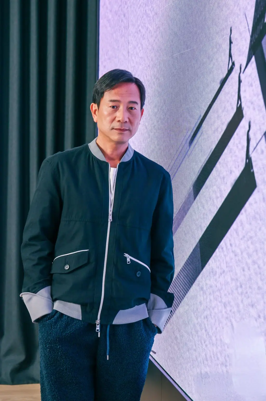 前TVB男星镜头前泪崩，忆述离巢遭高层斥冲动，曾被指为钱回巢，不想一潭死水  第2张