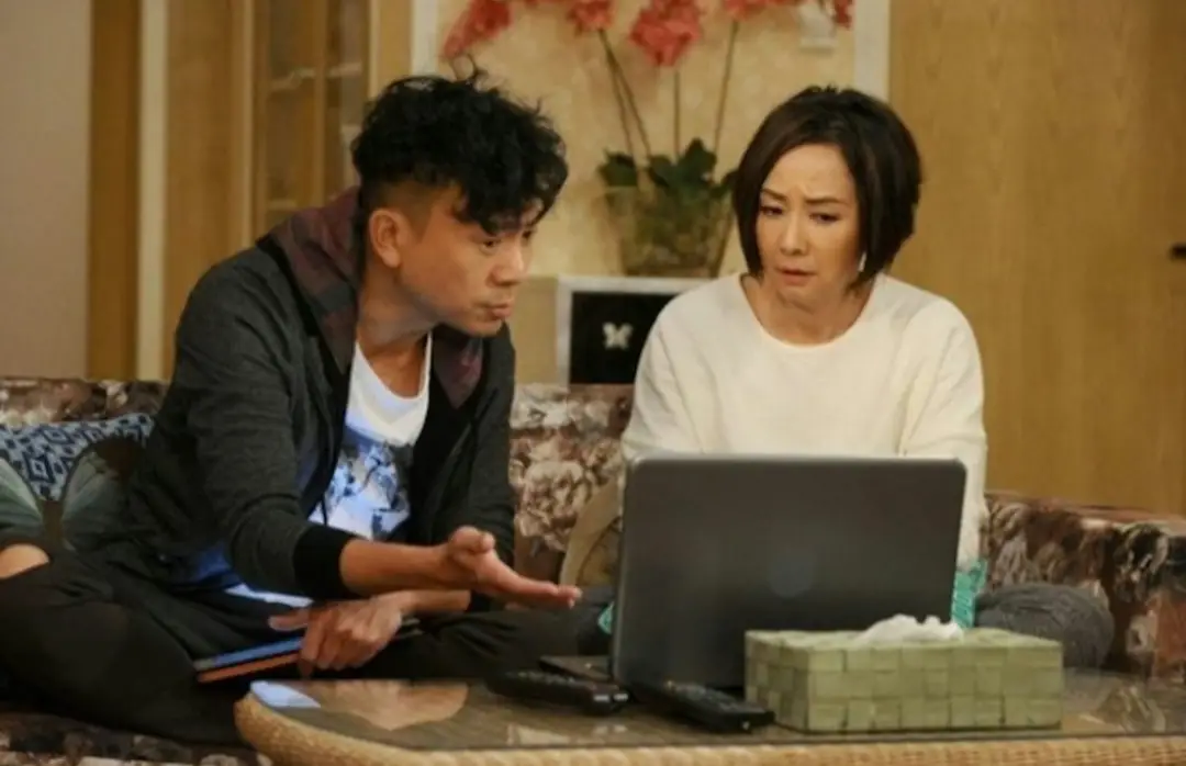 前TVB男星镜头前泪崩，忆述离巢遭高层斥冲动，曾被指为钱回巢，不想一潭死水  第4张