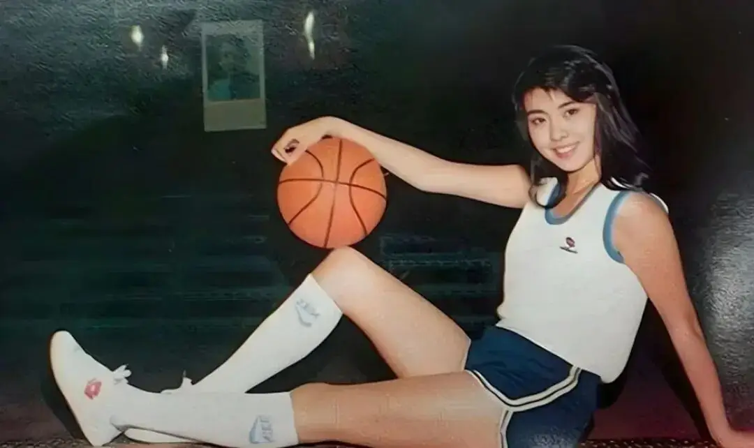 58岁“亚洲第一美女”罕见进驻短视频平台,疑为直播带货铺路? 第9张 58岁“亚洲第一美女”罕见进驻短视频平台,疑为直播带货铺路? 第9张