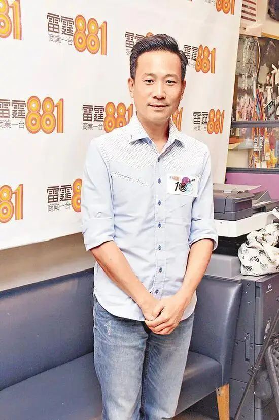 TVB“绿叶王”镜头前失控落泪，曾高调辞职后回巢，被嘲吃回头草  第6张