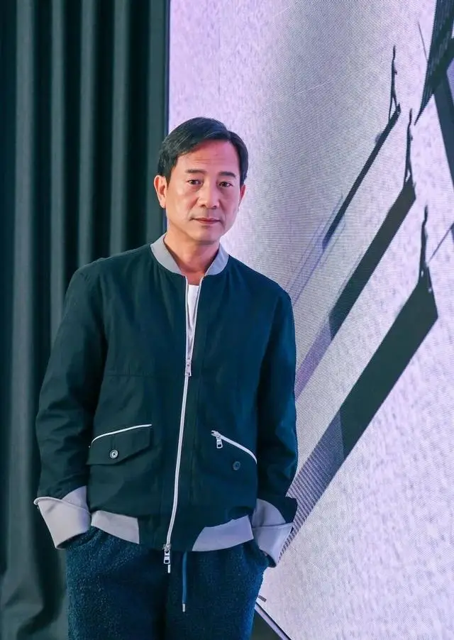 TVB“绿叶王”镜头前失控落泪，曾高调辞职后回巢，被嘲吃回头草  第7张