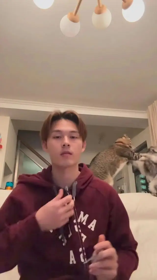 TVB绿叶男星自曝做搬运工赚外快，拍视频卖惨，不慎曝光复式大宅  第4张