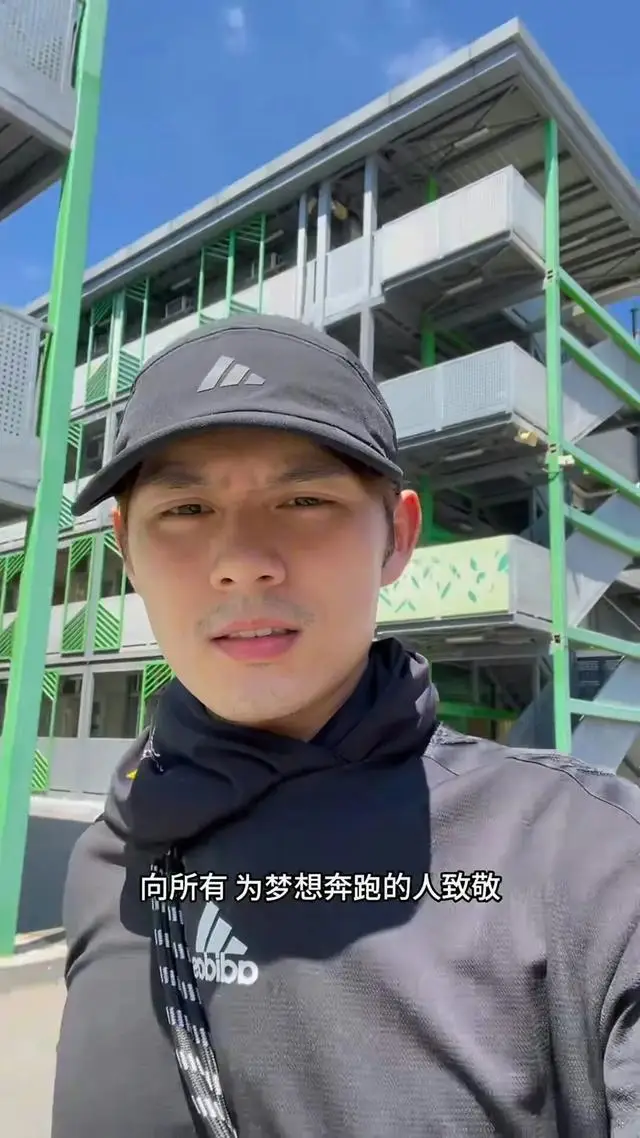 TVB绿叶男星自曝做搬运工赚外快，拍视频卖惨，不慎曝光复式大宅  第7张