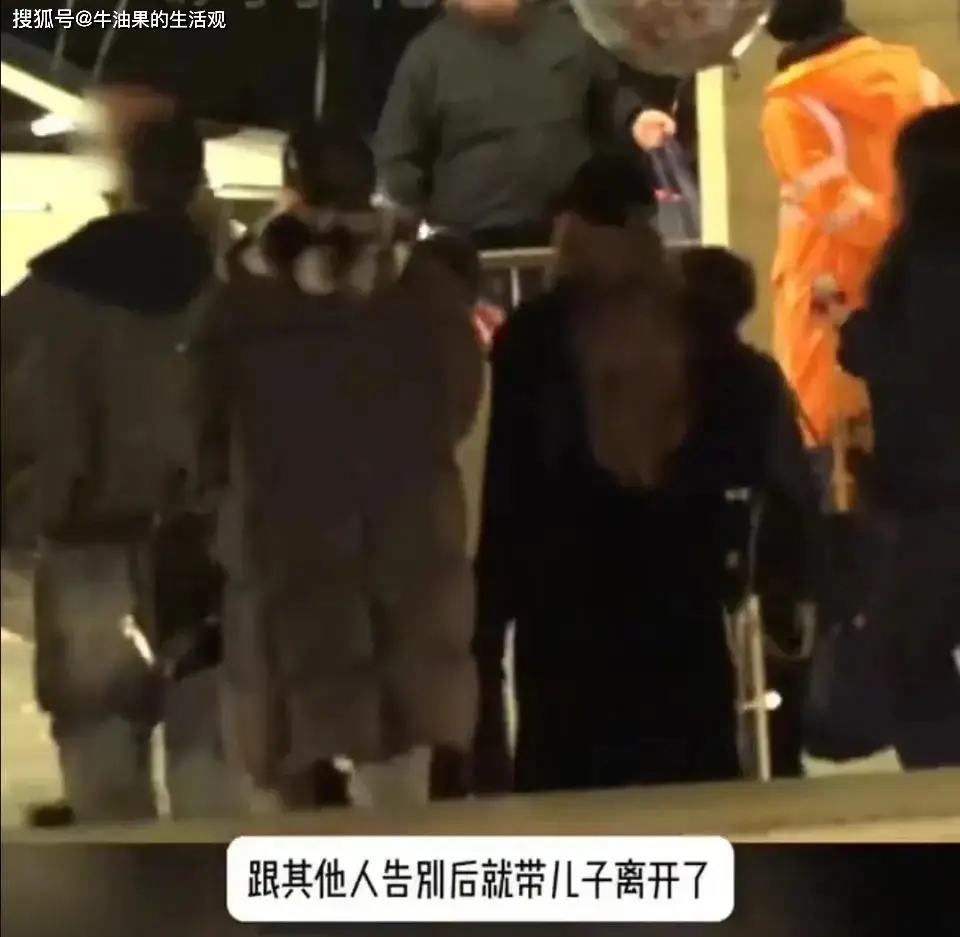 黄晓明杨颖带儿子游迪士尼,互动自然引热议,网友喊话希望他们复婚 第3张 黄晓明杨颖带儿子游迪士尼,互动自然引热议,网友喊话希望他们复婚 第3张