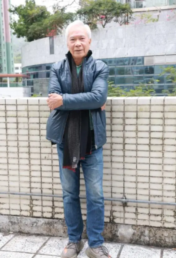 香港知名老戏骨含泪告白小36岁女友，仍对女方存在幻想，等待转机  第4张