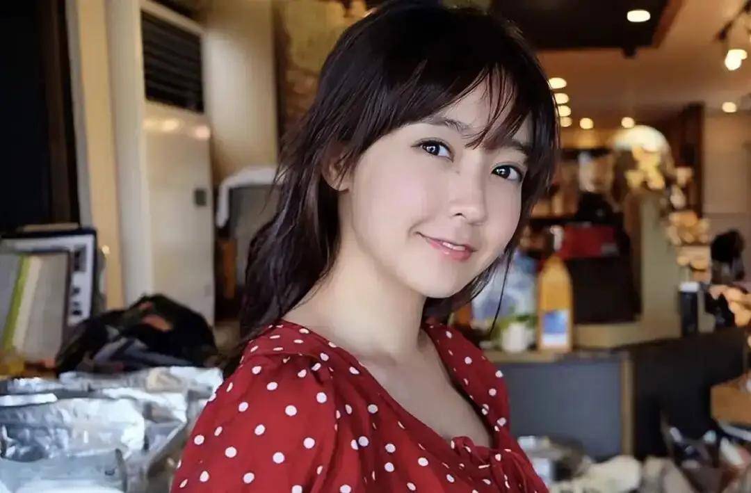 香港“童颜女神”做冻卵手术，分享全过程，被传前男友因拍限制片面分手  第10张