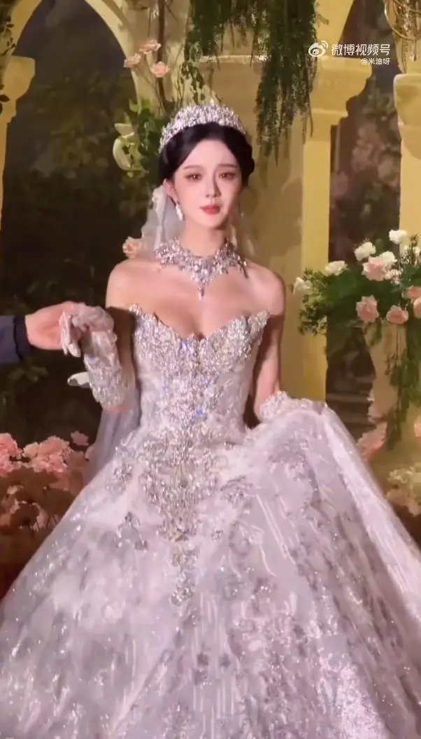 网红施梦露官宣结婚，社交平台粉丝超768.8万获赞1.7亿  第4张