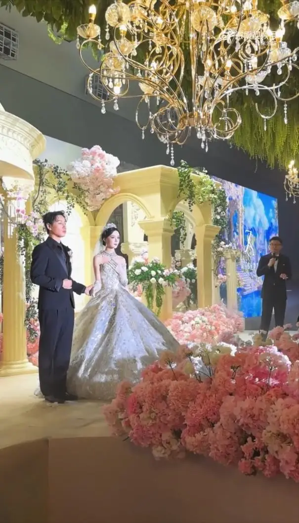 网红施梦露官宣结婚，社交平台粉丝超768.8万获赞1.7亿  第6张