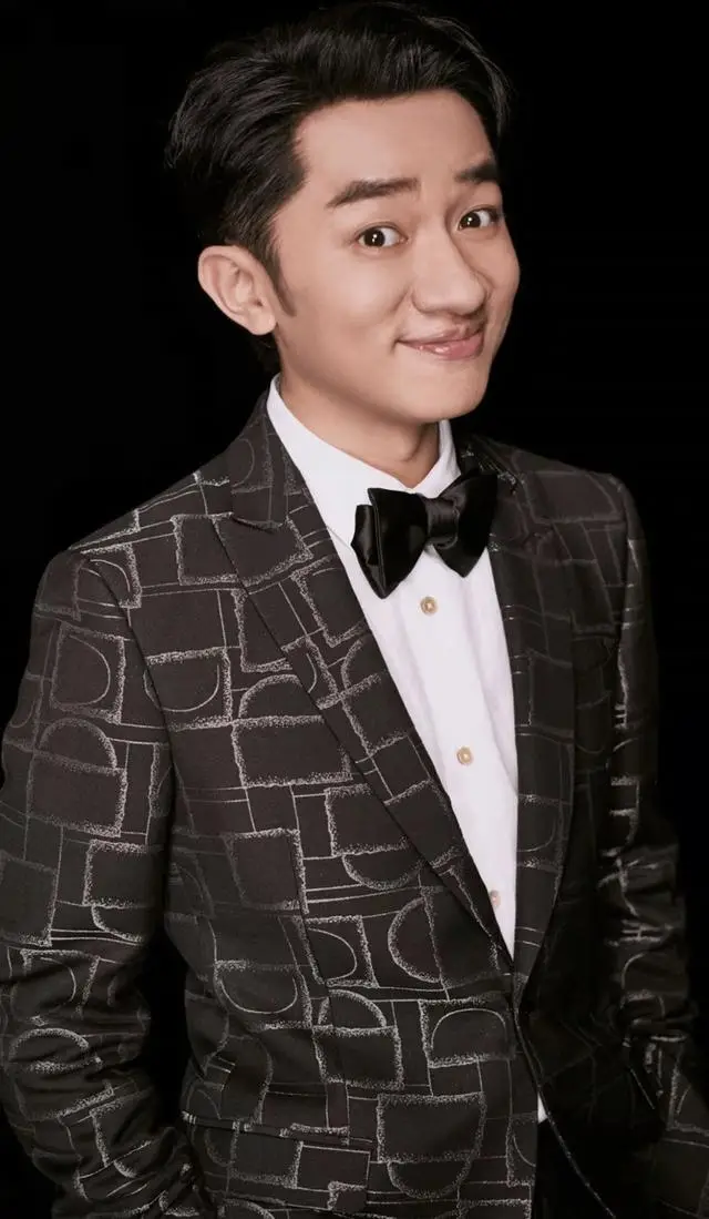 知名港星事业越来越好！旗下公司签约艺人超200位，已进军饮食界  第2张