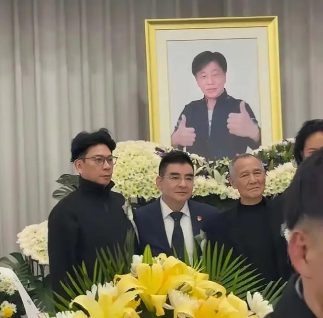 一路走好!香港知名演员举行出殡仪式,心脏衰竭抢救七小时离世 第5张 一路走好!香港知名演员举行出殡仪式,心脏衰竭抢救七小时离世 第5张