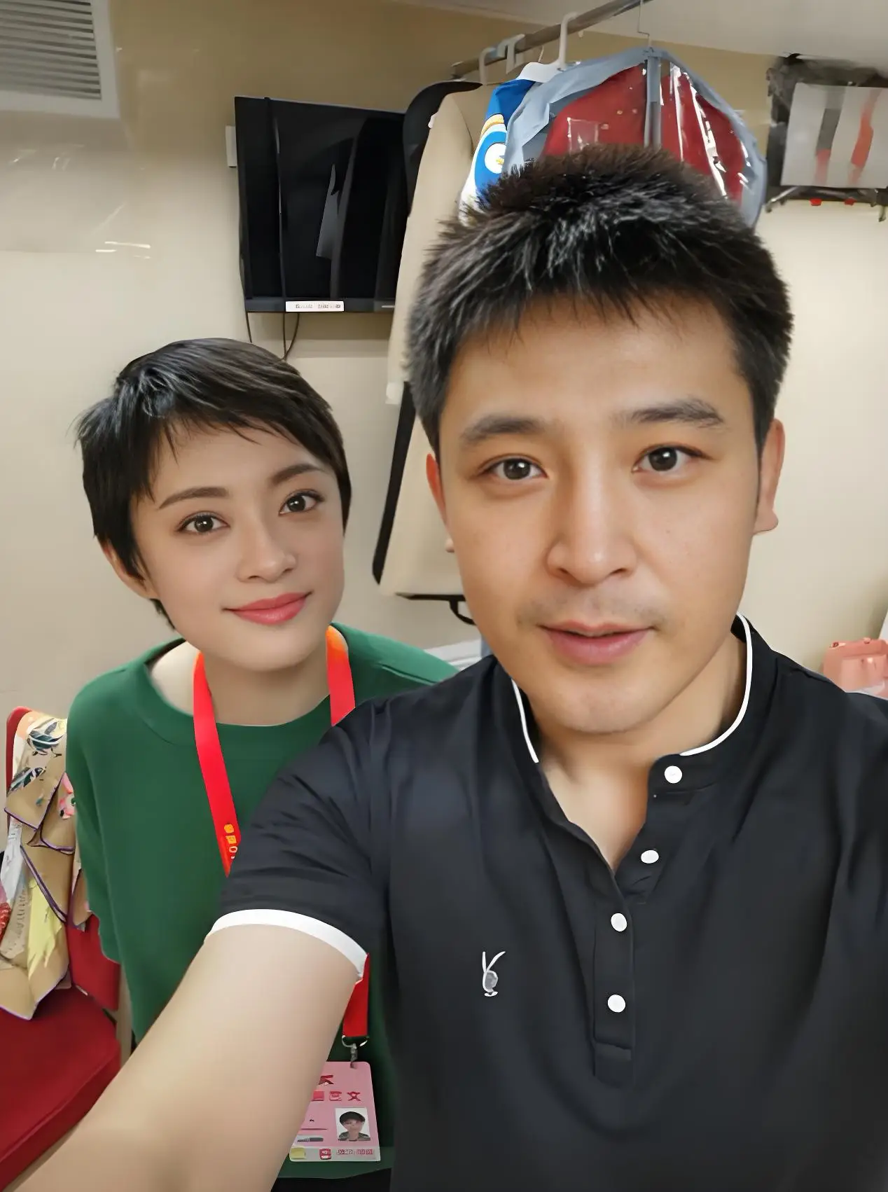 无辜孙涛被网暴气哭！低调妻子受牵连，他今年不参加央视春晚  第2张