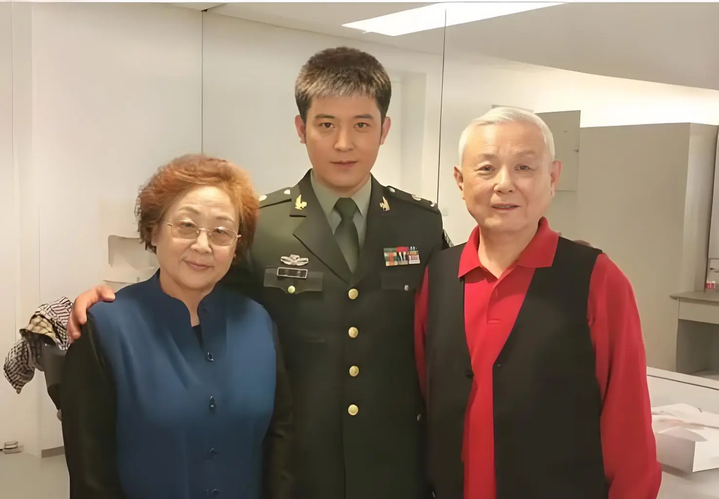 无辜孙涛被网暴气哭！低调妻子受牵连，他今年不参加央视春晚  第6张