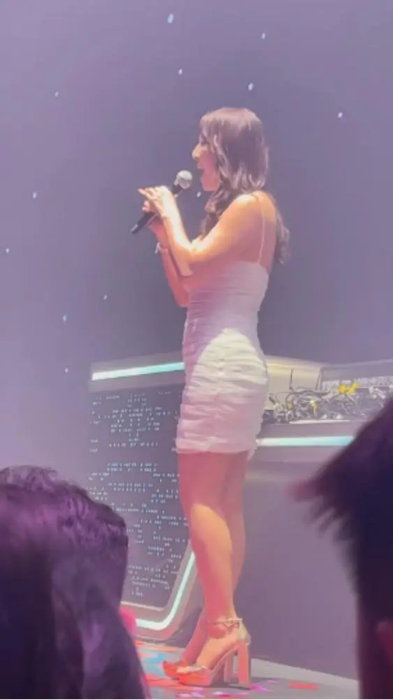 香港知名女星夜店登台被嘲五音不全，靠售卖大尺度私密照月入6万  第2张