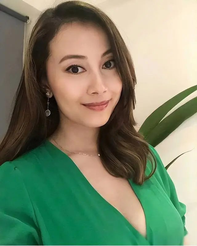 香港知名女星夜店登台被嘲五音不全，靠售卖大尺度私密照月入6万  第6张