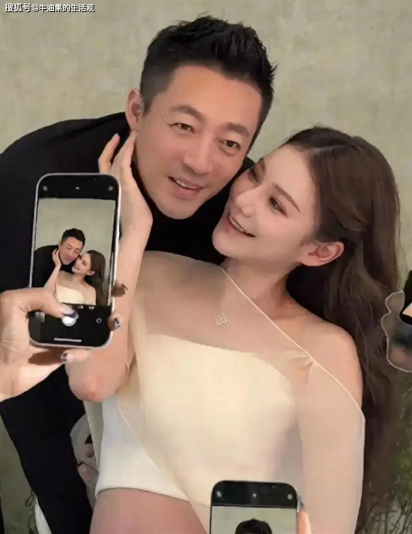 马筱梅拍孕妇照，汪小菲笑得很勉强？玥儿姐弟来北京了，张兰陪着玩  第1张