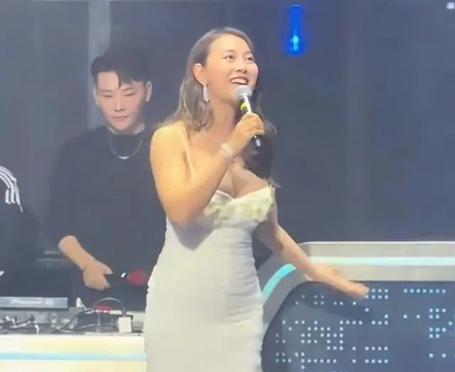 香港知名女星商演无人回应，唱歌还跑调，在网上售卖大尺度照片  第1张