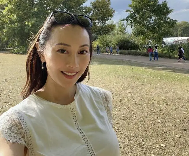 香港知名女星商演无人回应，唱歌还跑调，在网上售卖大尺度照片  第7张