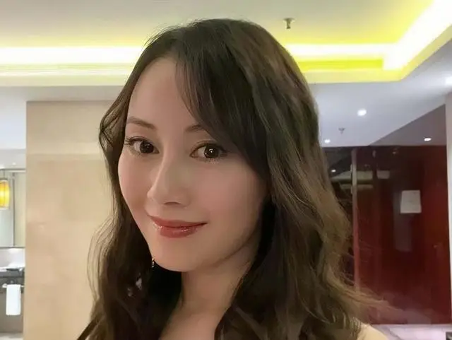 香港知名女星商演无人回应，唱歌还跑调，在网上售卖大尺度照片  第8张