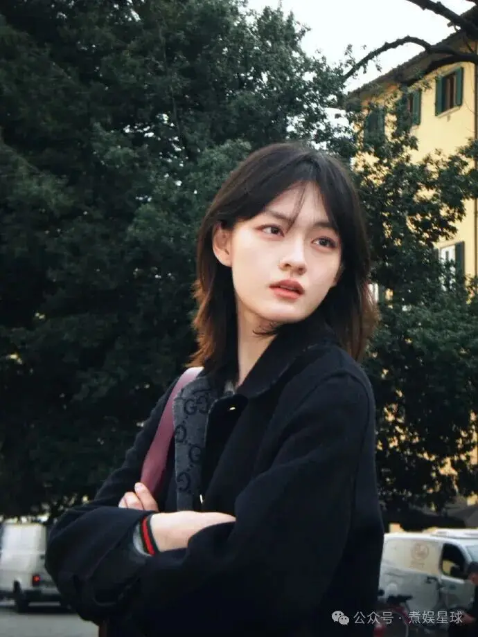 00后小花里，属她最特别？！  第7张