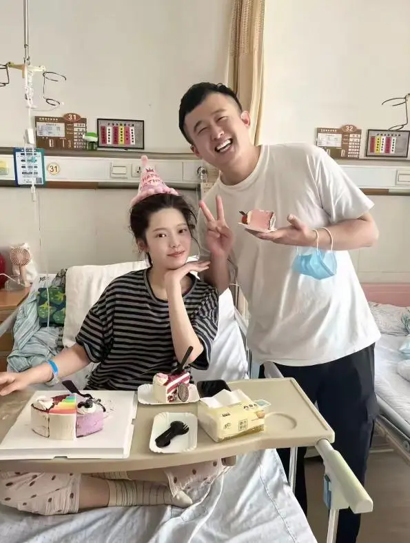 山东25岁美女秦贝贝去世当天下葬，前未婚夫是千万网红  第17张