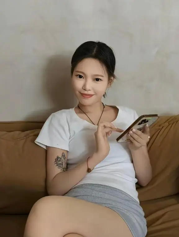 山东25岁美女秦贝贝去世当天下葬，前未婚夫是千万网红  第8张