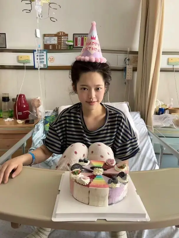 山东25岁美女秦贝贝去世当天下葬，前未婚夫是千万网红  第10张