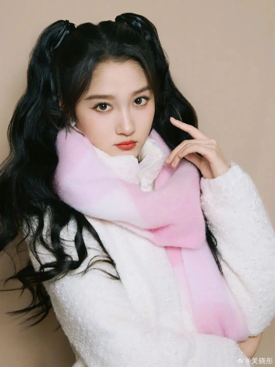 孔雀公主被小三逼宫引同情 林俊杰看直播爱上网红？  第1张