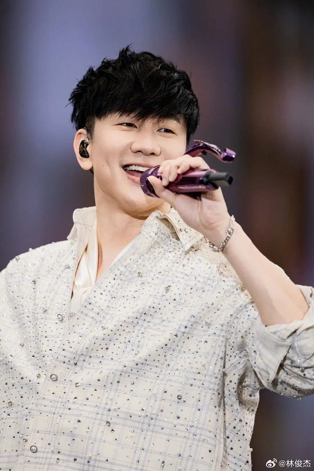 孔雀公主被小三逼宫引同情 林俊杰看直播爱上网红？  第2张