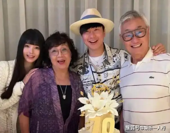 林俊杰官宣恋情不到24小时,女方被扒,经纪公司急辟谣 第7张 林俊杰官宣恋情不到24小时,女方被扒,经纪公司急辟谣 第7张