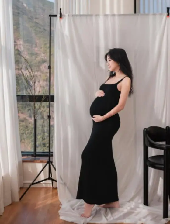 香港知名星二代中门大开,大秀性感孕肚照,一日吐五次,吐到呕血 第2张 香港知名星二代中门大开,大秀性感孕肚照,一日吐五次,吐到呕血 第2张