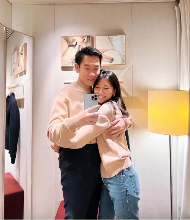 香港知名星二代中门大开,大秀性感孕肚照,一日吐五次,吐到呕血 第7张 香港知名星二代中门大开,大秀性感孕肚照,一日吐五次,吐到呕血 第7张