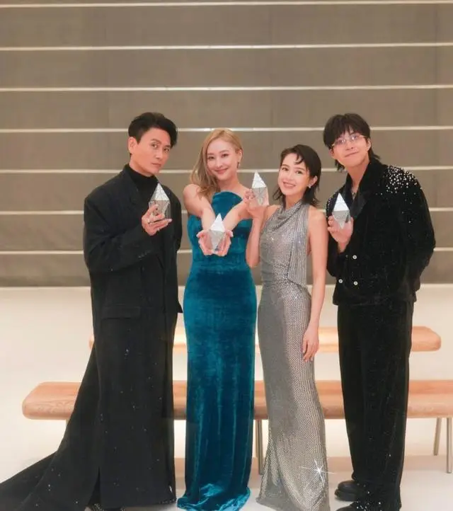 TVB视帝现身市场买菜,背包接地气,刚获得内地年度实力大奖 第3张 TVB视帝现身市场买菜,背包接地气,刚获得内地年度实力大奖 第3张