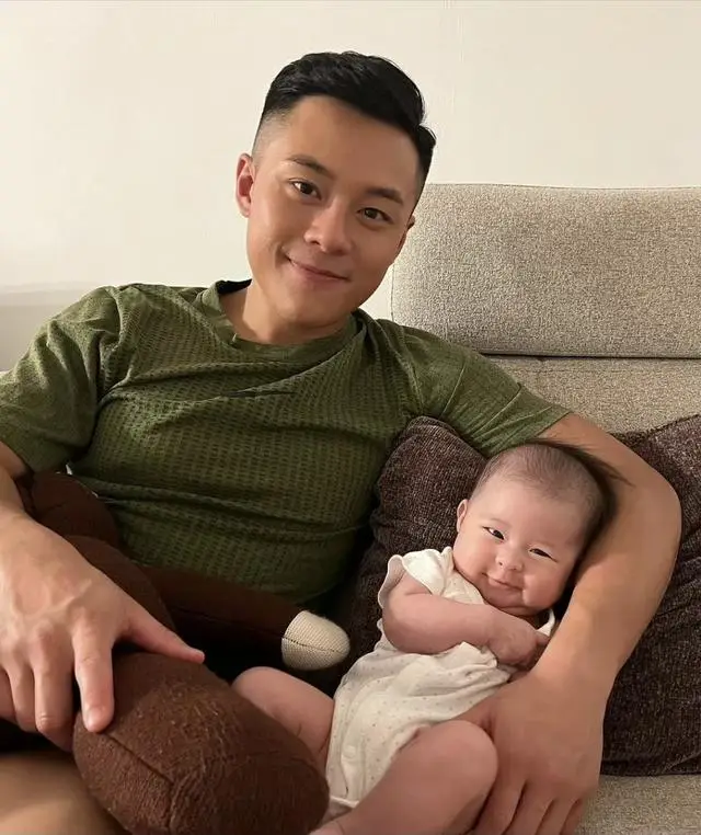 TVB男星晒照被质疑离巢发展！本人亲解疑云，婚后实现三年抱三  第6张