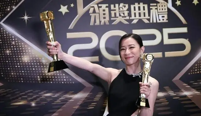 TVB视后现身百亿名媛游艇派对，打入顶级豪门圈，气场十足  第1张