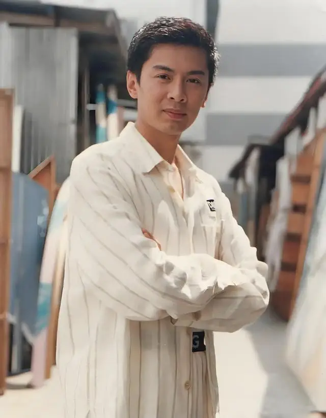 TVB离巢男星淡出圈音讯全无!弃百亿身家潜心礼佛,曾恋上蔡少芬 第5张 TVB离巢男星淡出圈音讯全无!弃百亿身家潜心礼佛,曾恋上蔡少芬 第5张