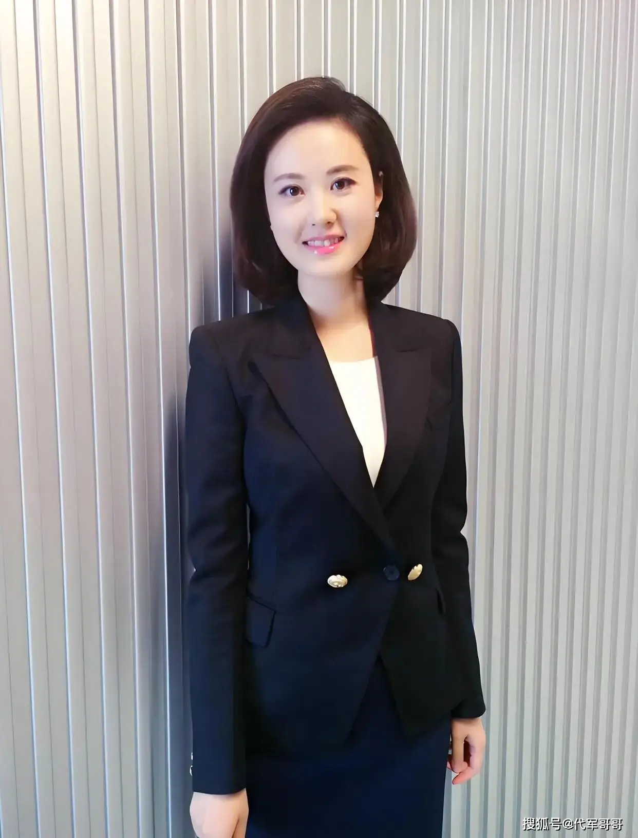 44岁央视主持人秦方近况曝光，曾是重庆最美高考状元仍单身  第4张