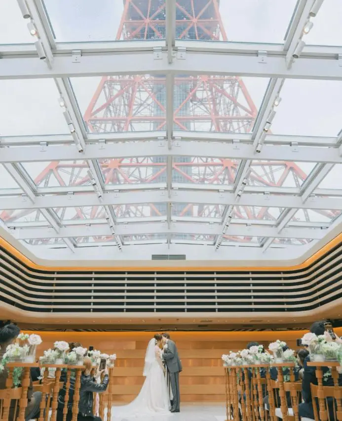 前TVB女主播嫁日本老公晒甜蜜婚照，自爆东京办婚礼原因  第2张