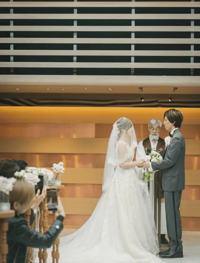 前TVB女主播嫁日本老公晒甜蜜婚照，自爆东京办婚礼原因  第4张