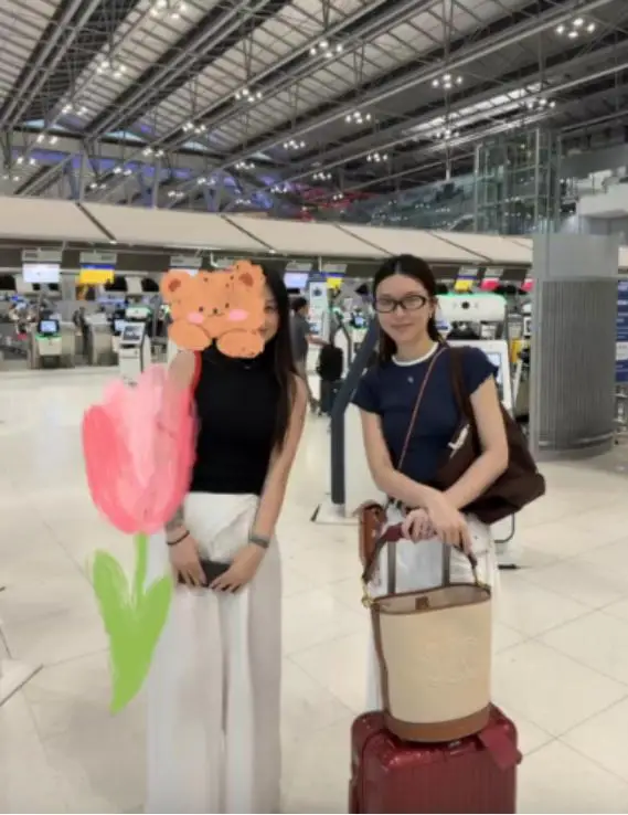 香港知名女星秘密产子，真人被指白到发光，做一事被赞毫无架子  第4张