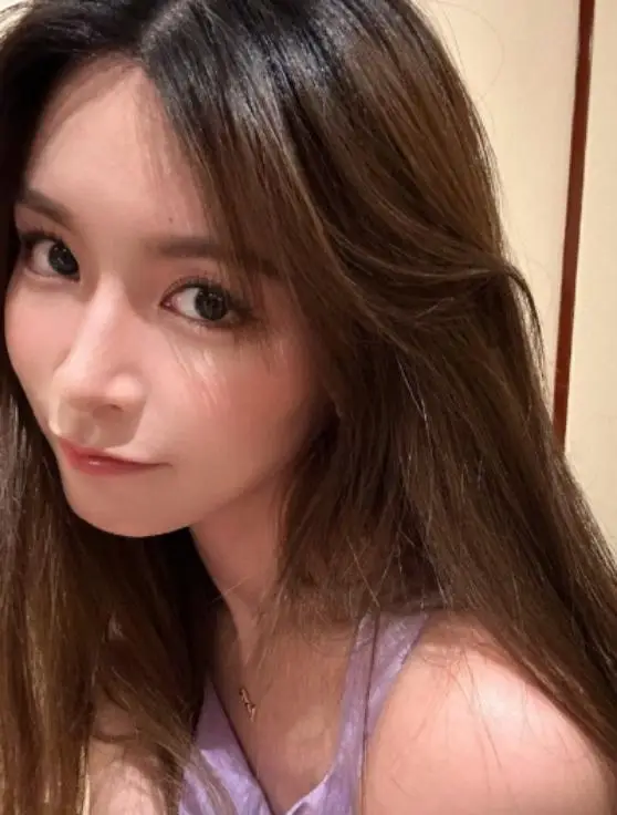 香港知名女星秘密产子，真人被指白到发光，做一事被赞毫无架子  第8张